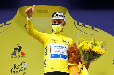 Tour de France S1 : chutes fréquentes, Ara Phillips remporte le